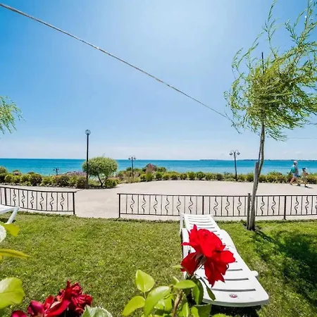 Beachfront 1br In Prestige By Flat Manаger Apartment 4*