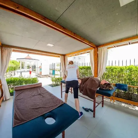 Apartment Beachfront 1br In Prestige By Flat Manаger 4*